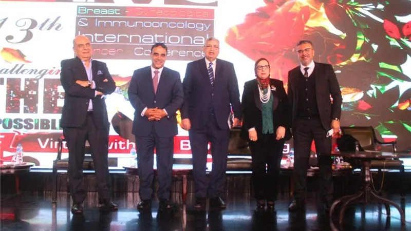 عوض تاج الدين: الأجسام المضادة لفيروس كورونا تظل بالجسم ما بين 6 إلي 9 أشهر