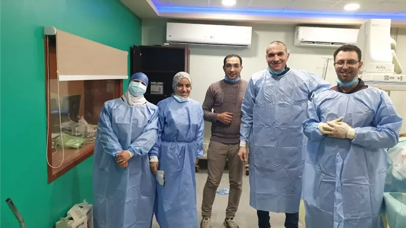 اجراء قسطرة قلبية ناجحة لمسن مريض بكورونا بمستشفى الاحرار بالزقازيق ..صور