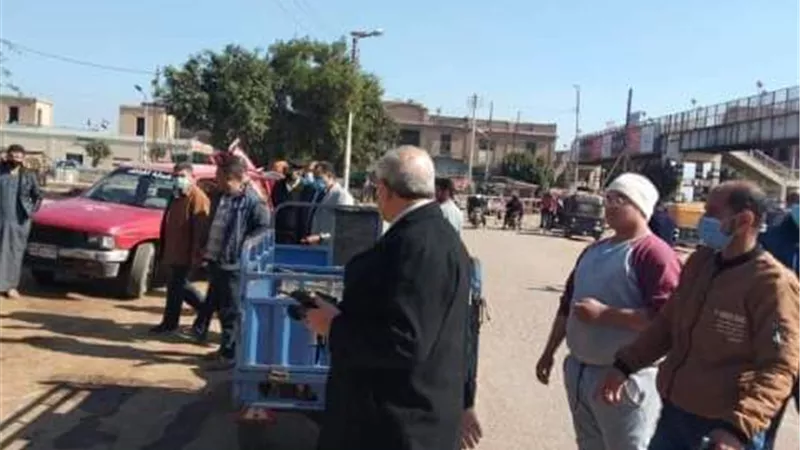 حملات مكبرة لرفع الإشغالات والإعلانات غير المرخصة من شوارع الزقازيق وبلبيس