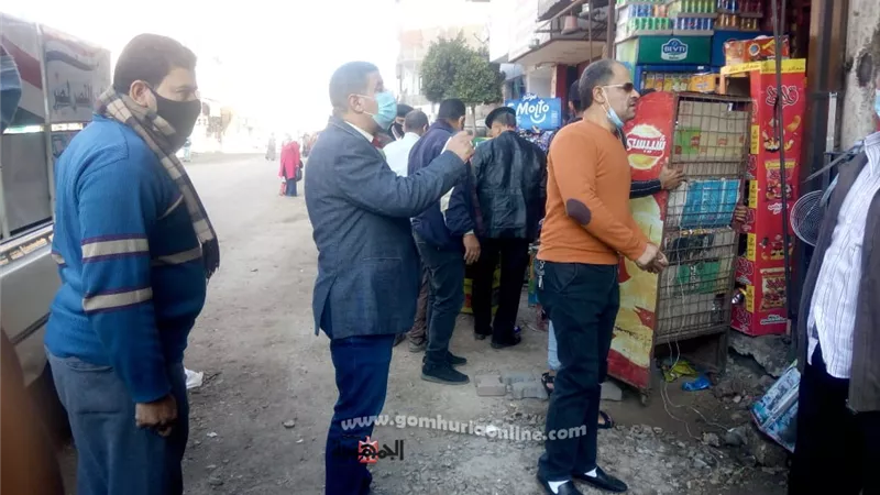بالصور.. رئيس مدينة اشمون يقود حملة مكبرة لرفع الاشغالات وضبط الأسواق