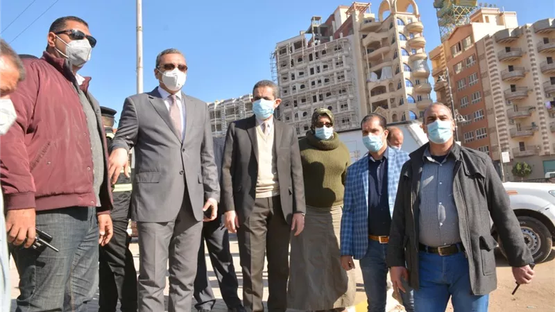 محافظ الغربية ونائبه يتفقدان أعمال التطوير والرصف بطنطا-صور