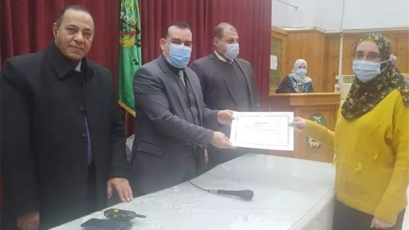مدير تعليم المنوفية يكرم مدرسة الشهيد عبدالرحمن الديب الابتدائية