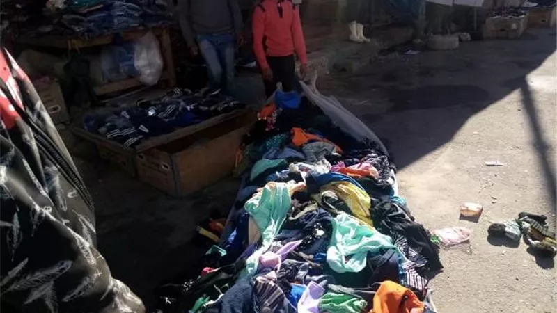 حملات مكبرة لإزالة اشغالات الطريق المخالفة بشارعي ليبيا والثانوية بمطروح .صور