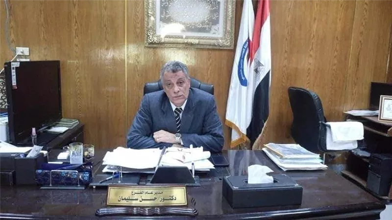 محافظ القليوبيه يتابع اعمال رفع تراكمات القمامه من علي ترعه الشرقاويه بميت حلفا
