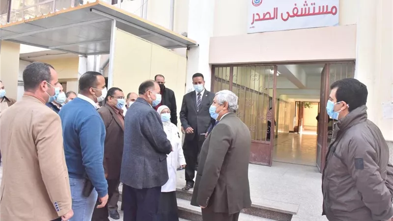 محافظ أسيوط يتفقد مستشفى الصدر ويطمئن على شبكات الاكسجين