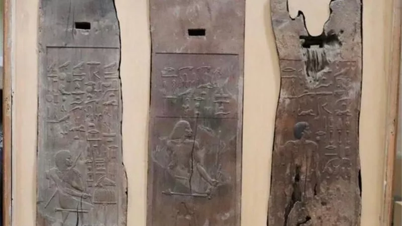 إطلاق مشروع ترميم اللوحات الخشبية من مصطبة 