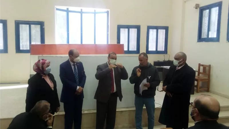 وكيل التعليم بمطروح يتابع فعاليات برنامج التنمية المهنية لمعلمي اللغة الفرنسية
