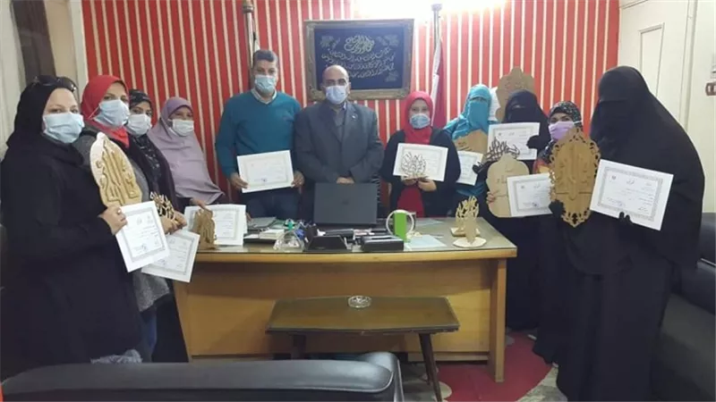 تسليم شهادات برنامج الأركت للمرأة بالقوى العامله ببنى سويف