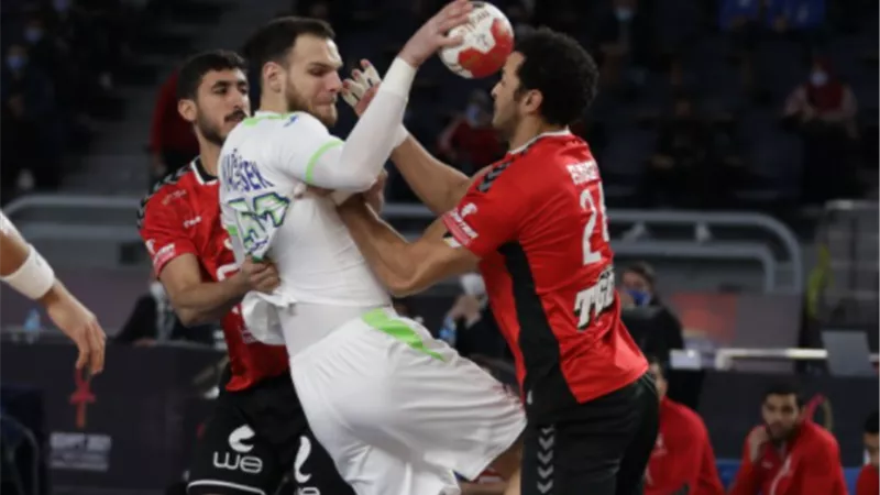منتخب مصر متأخر امام سلوفينيا 8 / 12 فى الشوط الأول بمونديال اليد