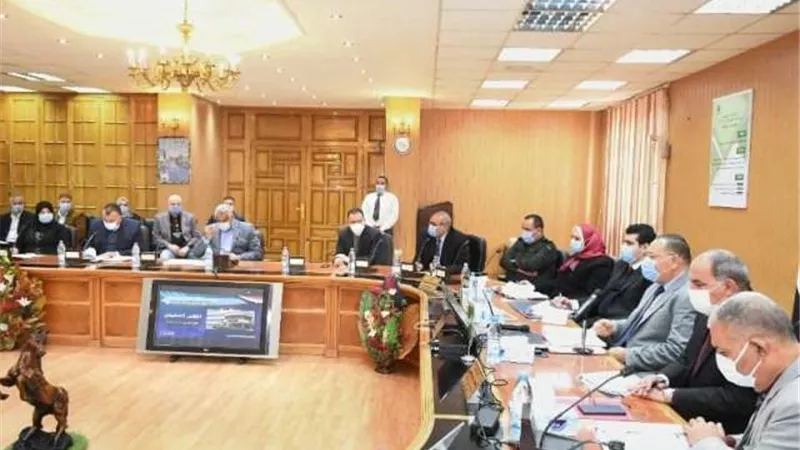 محافظ الشرقية: إحالة وقائع الإهمال في صيانة أعمدة الإنارة للنيابة العامة