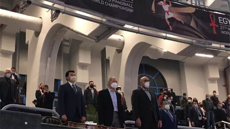 وزير الرياضة يؤازر الفراعنة في مباراتهم أمام سلوفينيا بمونديال اليد