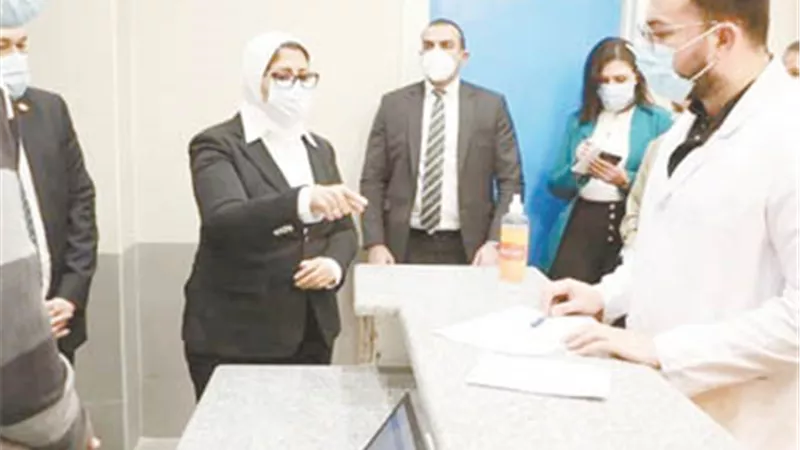 الأطباء تسابقوا للحصول علي لقاح 