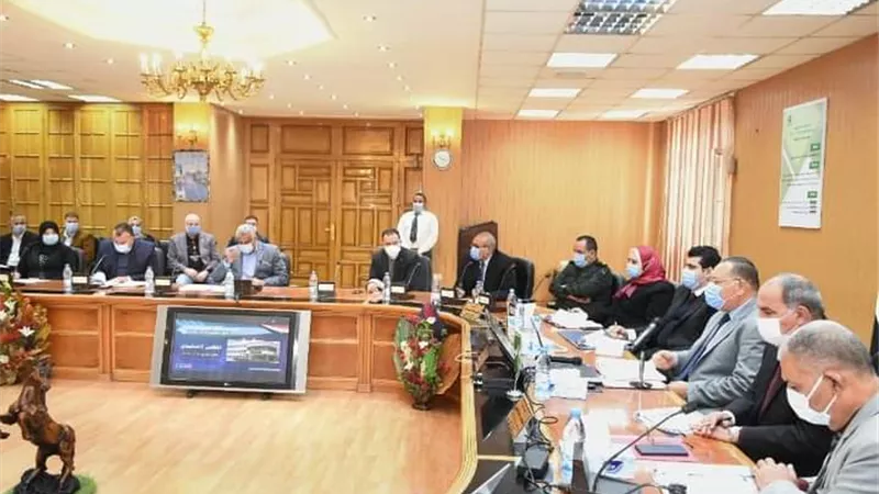محافظ الشرقية: إحالة وقائع الإهمال في صيانة أعمدة الإنارة للنيابة العامة