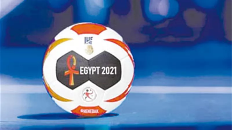 بطاقة.. وثلاثة منتخبات