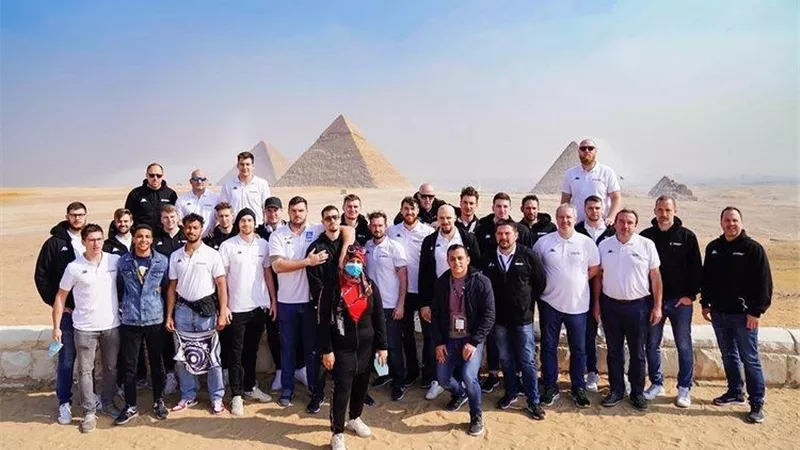 منتخب النمسا في زيارة لاهرامات الجيزة