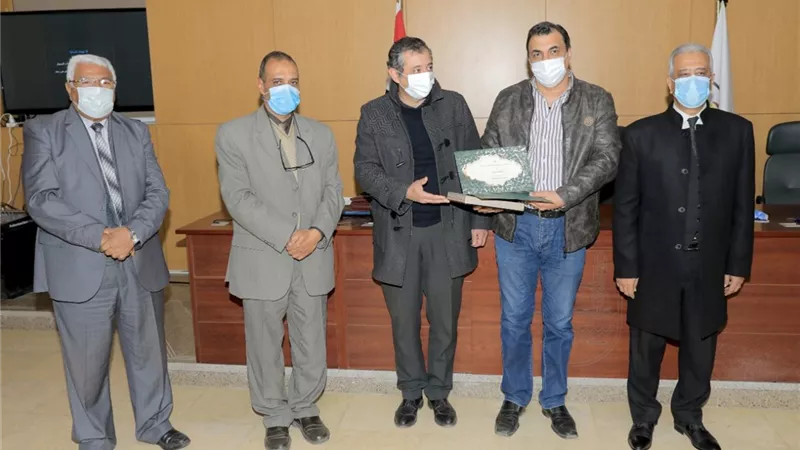 تسليم شهادات دورة إدارة المخلفات الصلبة ببنى سويف
