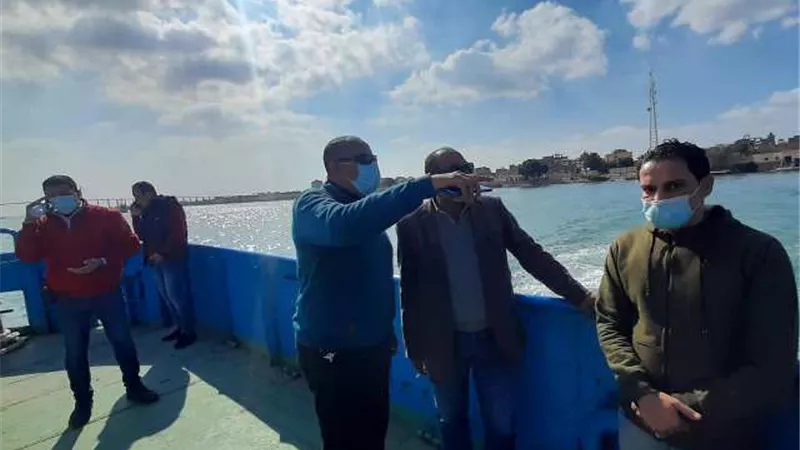 لجنة عليا تعاين معدية الأفراد بالقنطرة في الإسماعيلية.صور