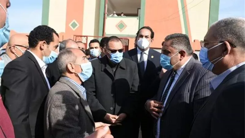 محافظ الشرقية يتفقد أعمال إنشاء مدرسة الطيار أحمد أبو هاشم الابتدائية بكفر شاويش