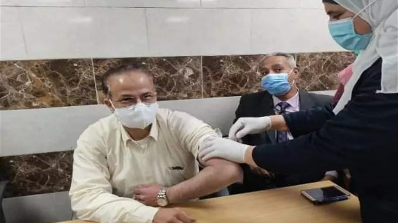 تطعيم الطاقم الطبي لمستشفي قها بلقاح كورونا