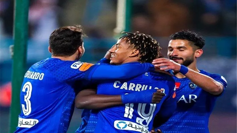 الهلال السعودى يكشف الستار عن قميصه الجديد .. شاهد