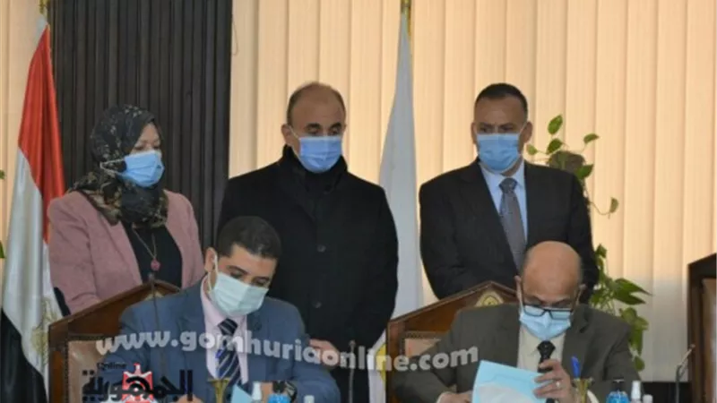 توقيع بروتوكول تعاون بين جامعة الزقازيق والهيئة العامة لتعليم الكبار..صور