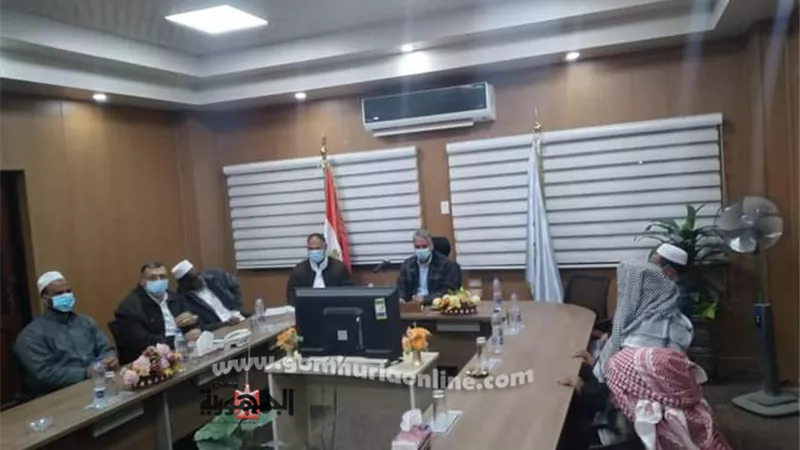 رئيس مركز ومدينة سيوة يبحث مع روابط المزارعين سبل الاستفادة من الموارد المائية بسيوة