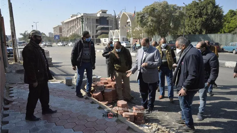 محافظ أسيوط يتفقد أعمال رصف وتطوير بعض الشوارع والميادين بحي غرب وشرق