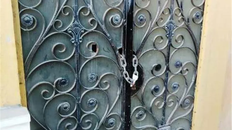 فض فرح ومصادرة ٥ شيش من مقهى مخالف وغلق ورشة سيارات ومستشفى خاص دون ترخيص