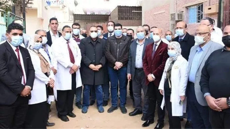 محافظ الشرقية وأعضاء برلمان شباب الشرقية يتفقدون مستشفى فاقوس