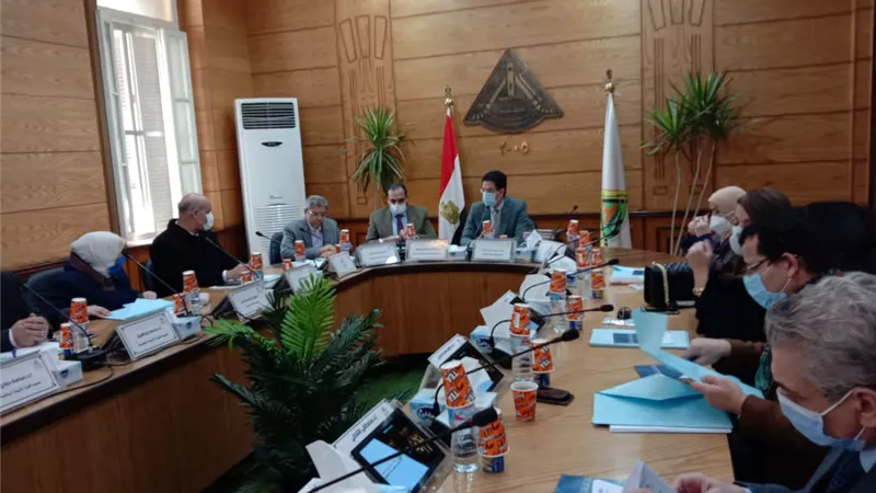 مجلس جامعة بنها يبدأ جلسته بالوقوف دقيقة حداد على أرواح شهداء الشرطة