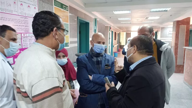 وكيل وزارة الصحة يتابع تطعيم الفرق الطبية بلقاح كورونا بمستشفي فاقوس