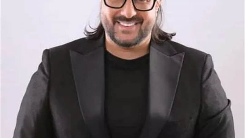كريم أبو زيد : شقيق لقاء الخميسي في 