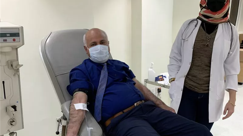 وكيل صحة الغربية يتبرع بالدم لحث المواطنين بعد النقص الملحوظ-صور