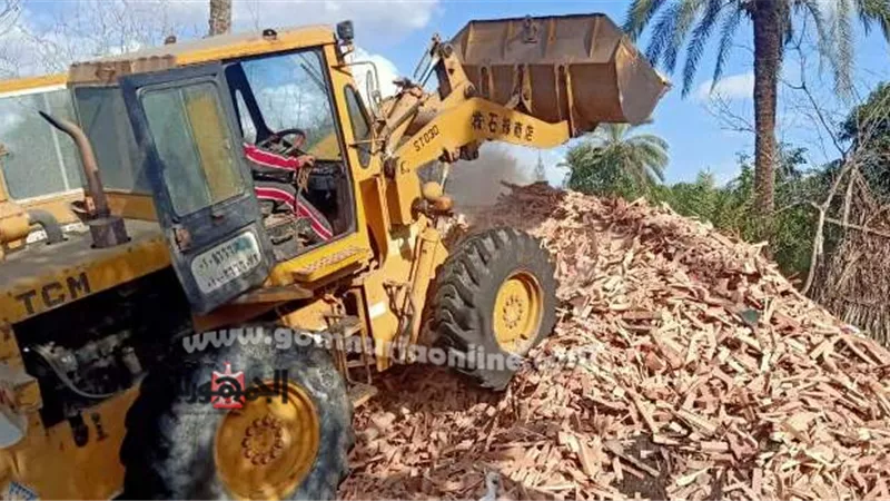 إزالة ٣ مكامير فحم مخالفة بمركزى دمياط وكفر البطيخ بمساحة ٤٥٠متر