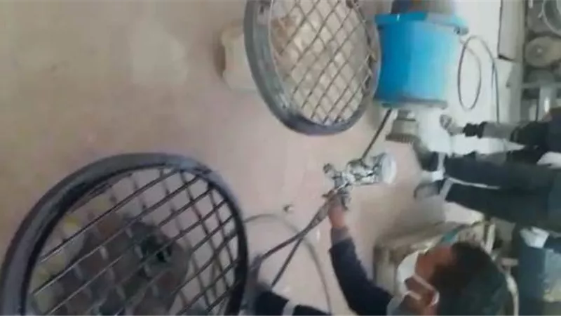 مياه الأقصر تبتكر أغطية جديدة لمطابق الصرف الصحى بالجهود الذاتية