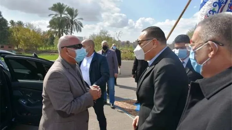 وزير النقل ومحافظ الشرقية يتابعان معدلات تنفيذ أعمال إنشاء إزدواج طريق الزقازيق السنبلاوين الحر بتكلفة 812 مليونًا و900 ألف جنيه
