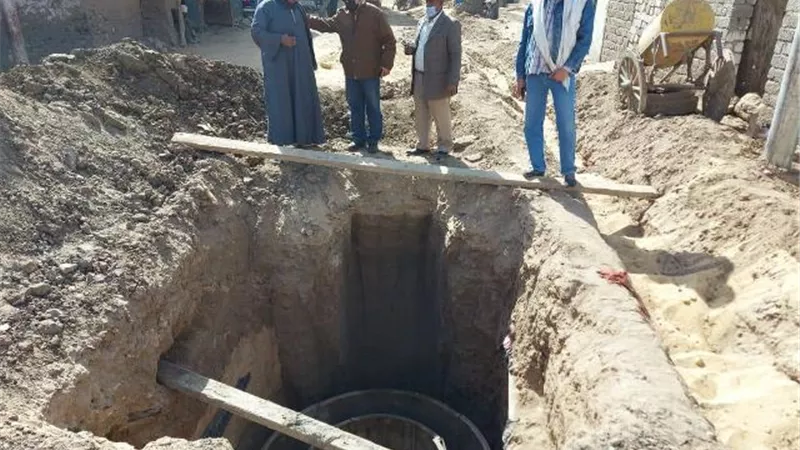 نصير يتابع مشروع الصرف الصحى وإزالة حالتى تعدى بإسنا جنوب الأقصر