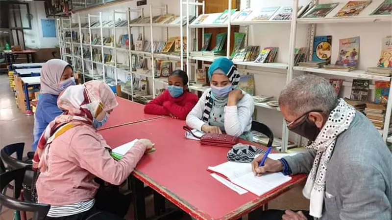 محاضرات ثقافية وورش فنية بـ