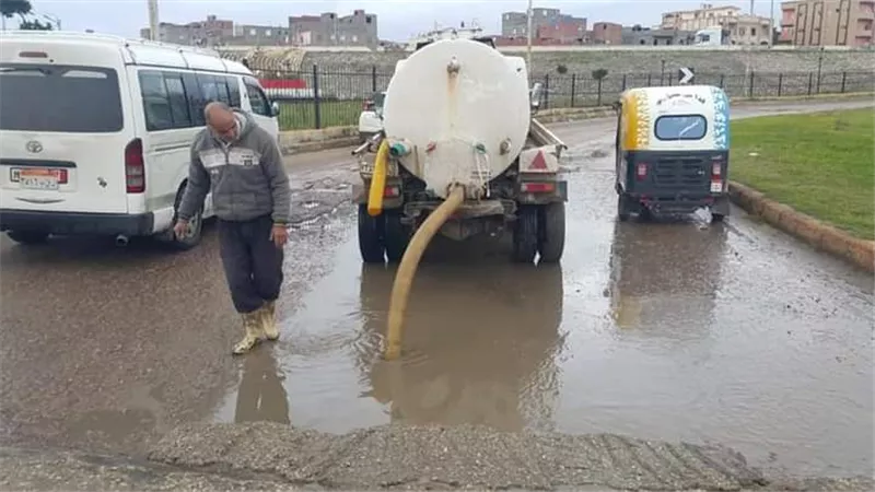 رفع مياه الامطار من أحياء برج البرلس