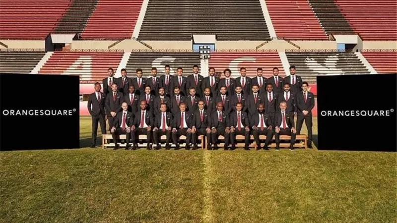 محمد هانى يكشف الزى الرسمى لبعثة الاهلى قبل الطيران الى قطر