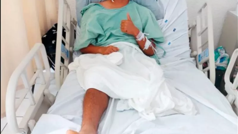 صعقة كهربائية تفقد لاعب كرة قدم ساقه