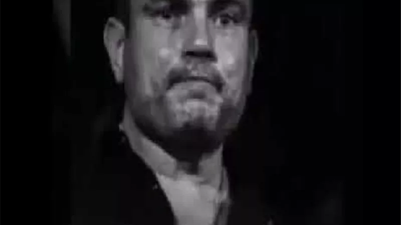 بكلمات مؤثرة.. الهضبة عمرو دياب ينعى محمد الصغير