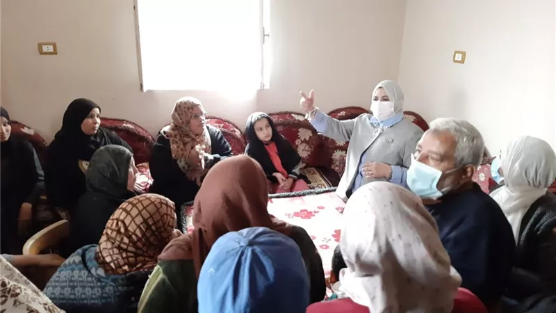 نائبة السويس تستمع الى مشاكل اهالى منطقتى كفر النجار و الفرز