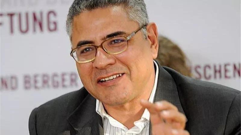 من رواد السوشيال ميديا إلي جمال عيد: «هى فلوسك خلصت علشان تختلق موضوعات تسيء للوطن؟»