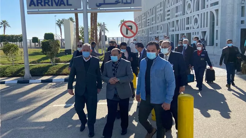 وزير التنمية المحلية يصل للأقصر يتفقد مشروعات برنامج الأغذية العالمى