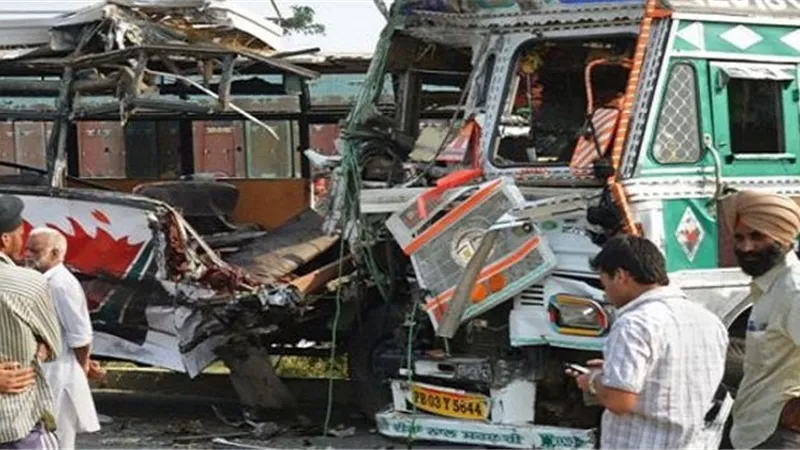 مصرع وإصابة 22 شخصا جراء حادث تصادم فى الهند