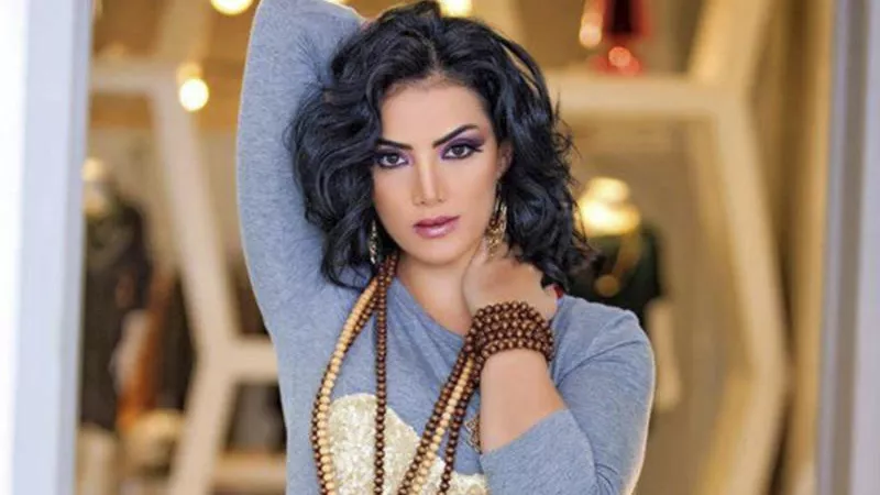 بعد سافرها لاجراء عملية جراحية.. صورة قديمة لحورية فرغلى تثير الجدل