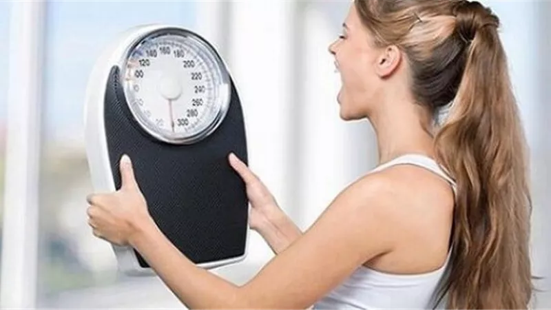 خبير تغذية يكشف سبب ثبات الوزن رغم ممارسة الرياضة وشرب المياه