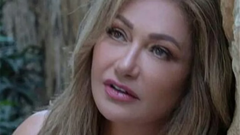 ليلى علوي باكية : محمد الصغير اعطى قيمة لمهنته ووضعها في مكان آخر