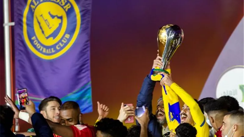النصر يتوج بكأس السوبر السعودي بثلاثية في شباك الهلال